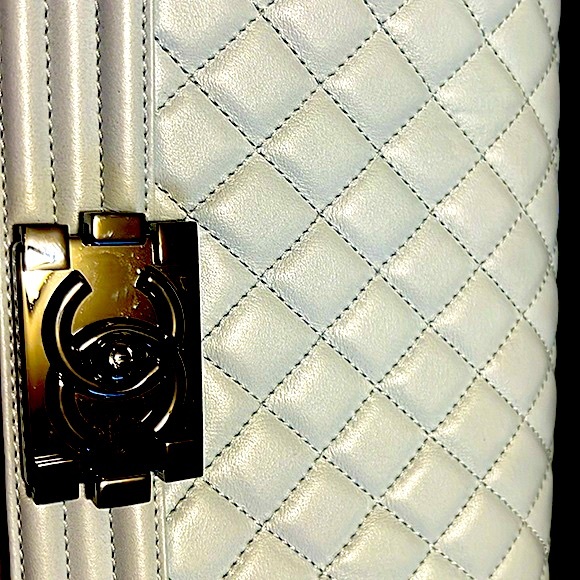 Authentic Chanel Limited Edition light Blue Calfskin Medium Boy Bag Flap. 💃🏽💯 - Picture 12 of 13